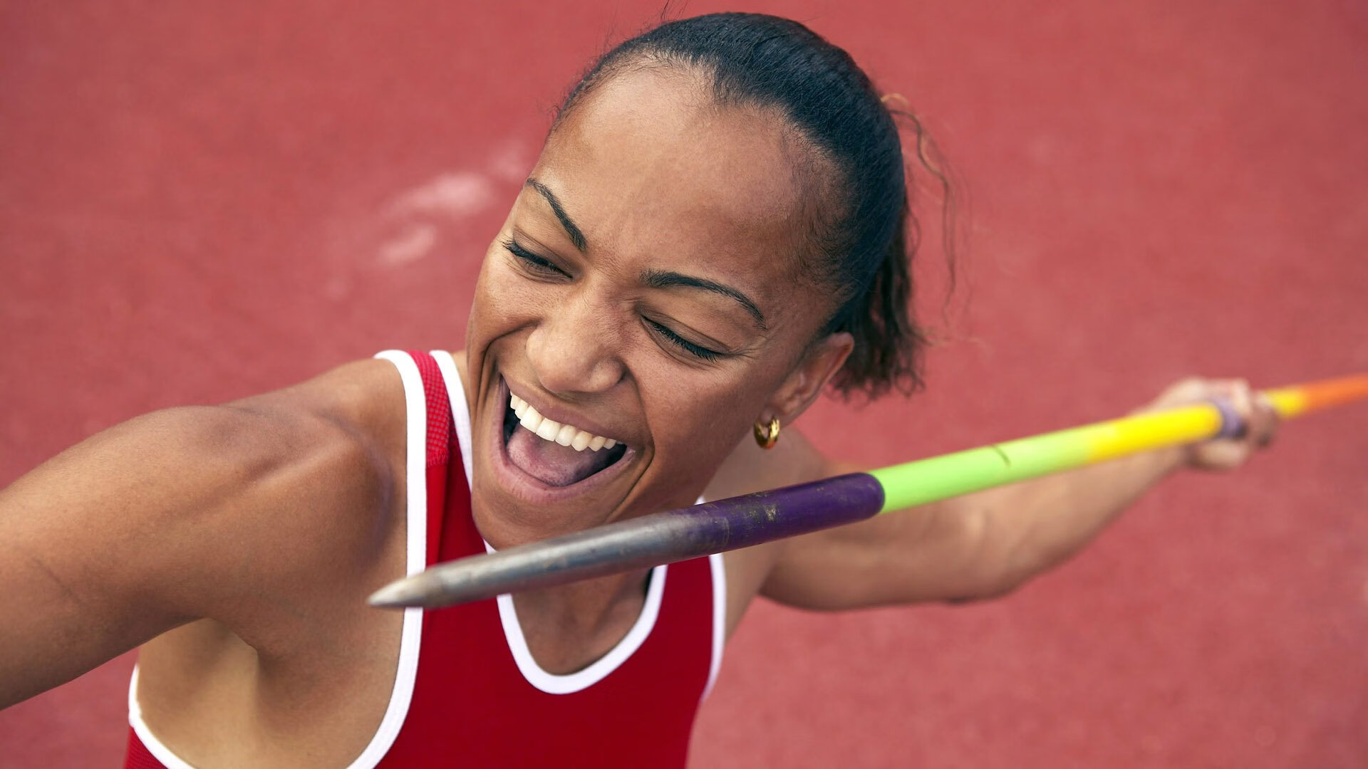 足球训练中心引入虚拟现实辅助教学，足球训练室